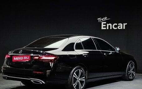 Mercedes-Benz E-Класс, 2021 год, 3 026 000 рублей, 2 фотография