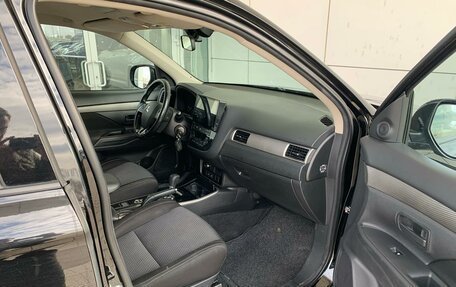 Mitsubishi Outlander III рестайлинг 3, 2017 год, 1 900 000 рублей, 11 фотография