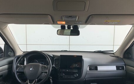 Mitsubishi Outlander III рестайлинг 3, 2017 год, 1 900 000 рублей, 14 фотография