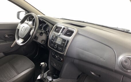 Renault Logan II, 2017 год, 850 000 рублей, 13 фотография
