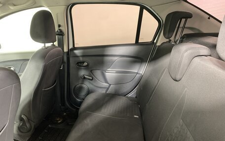 Renault Logan II, 2017 год, 850 000 рублей, 18 фотография