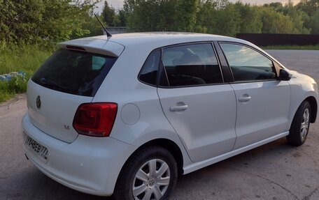 Volkswagen Polo VI (EU Market), 2011 год, 700 000 рублей, 3 фотография