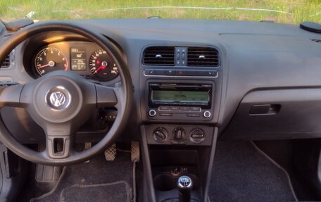 Volkswagen Polo VI (EU Market), 2011 год, 700 000 рублей, 12 фотография