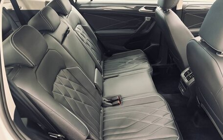 Volkswagen Tiguan II, 2023 год, 4 480 000 рублей, 8 фотография