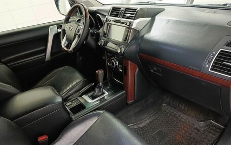 Toyota Land Cruiser Prado 150 рестайлинг 2, 2017 год, 4 200 000 рублей, 11 фотография