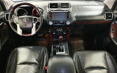Toyota Land Cruiser Prado 150 рестайлинг 2, 2017 год, 4 200 000 рублей, 10 фотография