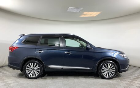 Mitsubishi Outlander III рестайлинг 3, 2020 год, 2 494 000 рублей, 4 фотография