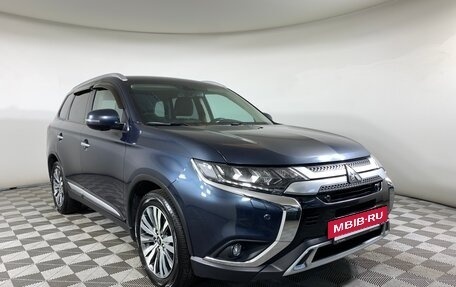 Mitsubishi Outlander III рестайлинг 3, 2020 год, 2 494 000 рублей, 3 фотография