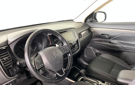 Mitsubishi Outlander III рестайлинг 3, 2020 год, 2 494 000 рублей, 11 фотография