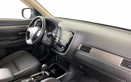 Mitsubishi Outlander III рестайлинг 3, 2020 год, 2 494 000 рублей, 13 фотография