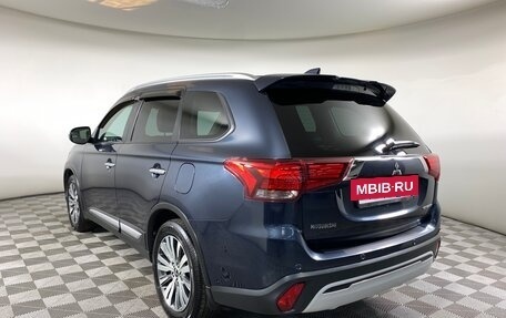 Mitsubishi Outlander III рестайлинг 3, 2020 год, 2 494 000 рублей, 7 фотография