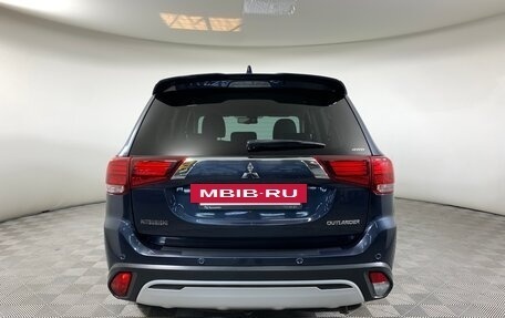 Mitsubishi Outlander III рестайлинг 3, 2020 год, 2 494 000 рублей, 6 фотография