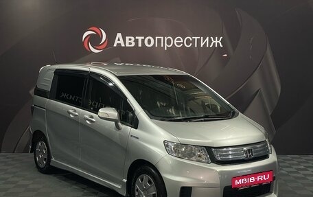 Honda Freed I, 2013 год, 950 000 рублей, 3 фотография