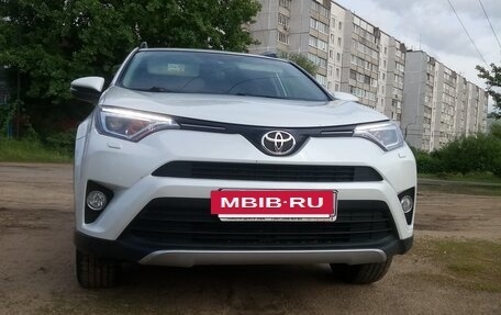 Toyota RAV4, 2018 год, 2 560 000 рублей, 4 фотография