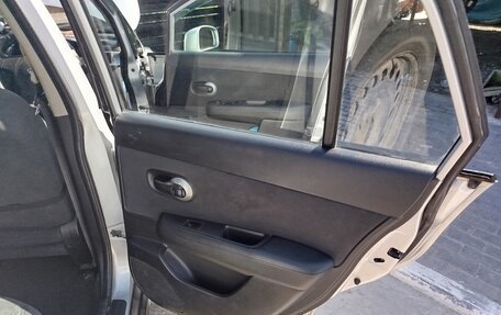 Nissan Tiida, 2010 год, 580 000 рублей, 21 фотография