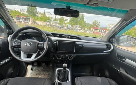 Toyota Hilux VIII, 2017 год, 1 770 000 рублей, 11 фотография