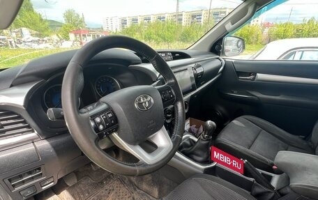 Toyota Hilux VIII, 2017 год, 1 770 000 рублей, 10 фотография