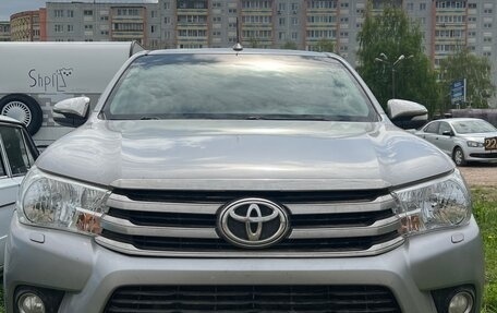 Toyota Hilux VIII, 2017 год, 1 770 000 рублей, 3 фотография