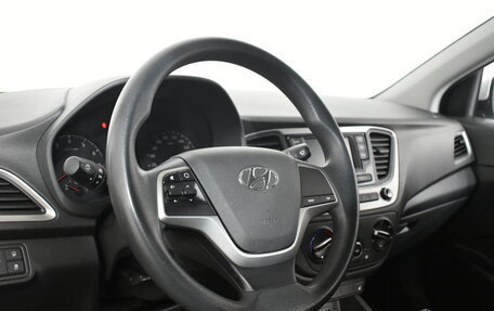 Hyundai Solaris II рестайлинг, 2017 год, 879 000 рублей, 9 фотография