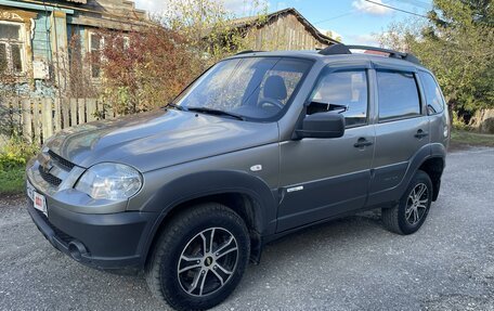 Chevrolet Niva I рестайлинг, 2012 год, 420 000 рублей, 3 фотография