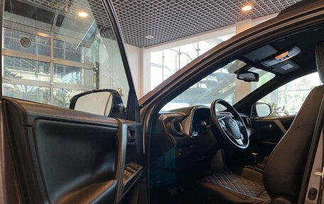 Toyota RAV4, 2019 год, 2 995 000 рублей, 21 фотография