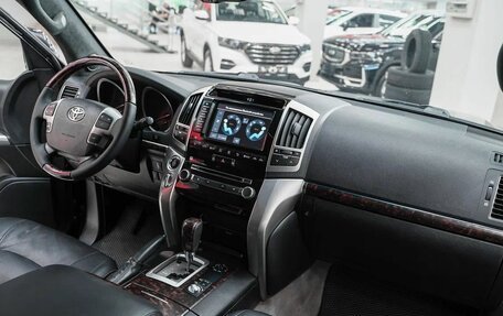 Toyota Land Cruiser 200, 2014 год, 3 549 000 рублей, 8 фотография