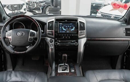 Toyota Land Cruiser 200, 2014 год, 3 549 000 рублей, 7 фотография