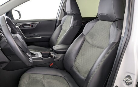 Toyota RAV4, 2022 год, 3 780 000 рублей, 21 фотография