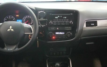 Mitsubishi Outlander III рестайлинг 3, 2018 год, 1 390 000 рублей, 5 фотография