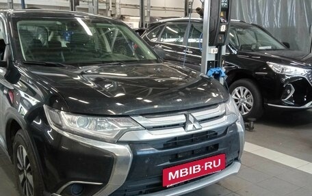Mitsubishi Outlander III рестайлинг 3, 2018 год, 1 390 000 рублей, 2 фотография