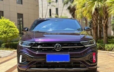 Volkswagen T-Roc I, 2022 год, 2 250 000 рублей, 2 фотография