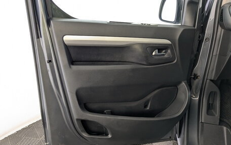 Opel Zafira Life I, 2021 год, 2 900 000 рублей, 19 фотография