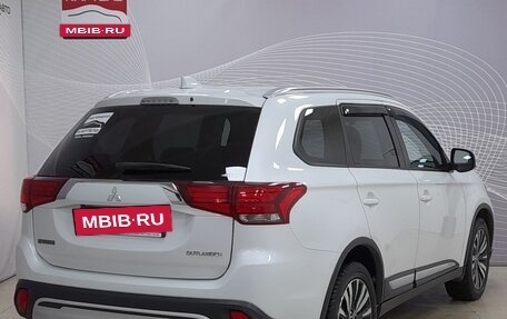 Mitsubishi Outlander III рестайлинг 3, 2018 год, 1 876 000 рублей, 5 фотография
