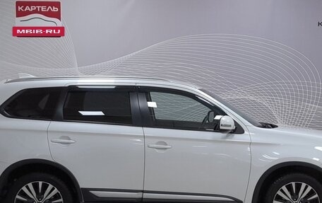 Mitsubishi Outlander III рестайлинг 3, 2018 год, 1 876 000 рублей, 4 фотография