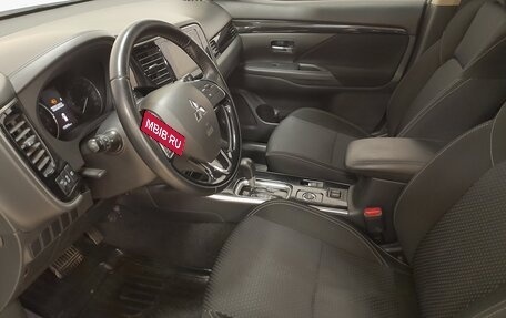 Mitsubishi Outlander III рестайлинг 3, 2018 год, 1 876 000 рублей, 9 фотография