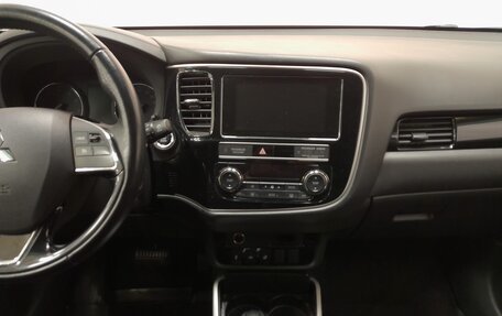 Mitsubishi Outlander III рестайлинг 3, 2018 год, 1 876 000 рублей, 12 фотография