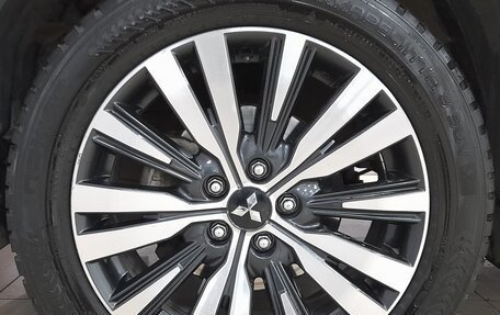 Mitsubishi Outlander III рестайлинг 3, 2018 год, 1 876 000 рублей, 16 фотография