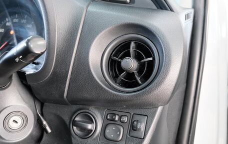 Toyota Vitz, 2019 год, 1 199 000 рублей, 10 фотография