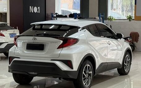 Toyota C-HR I рестайлинг, 2022 год, 2 080 000 рублей, 5 фотография