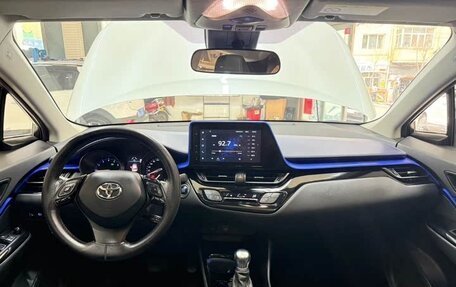 Toyota C-HR I рестайлинг, 2022 год, 2 080 000 рублей, 15 фотография