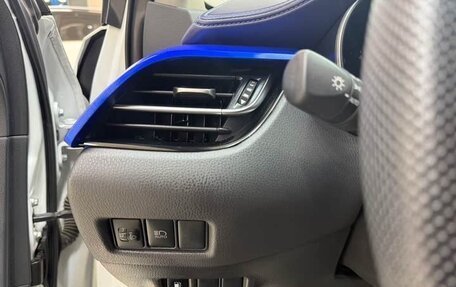 Toyota C-HR I рестайлинг, 2022 год, 2 080 000 рублей, 14 фотография