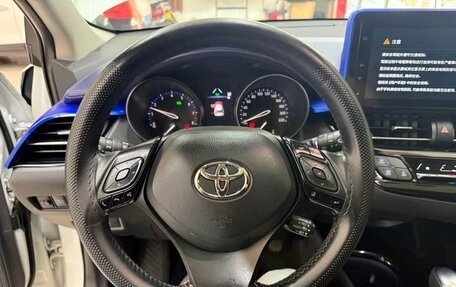 Toyota C-HR I рестайлинг, 2022 год, 2 080 000 рублей, 18 фотография