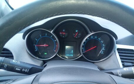 Chevrolet Cruze II, 2009 год, 500 000 рублей, 9 фотография