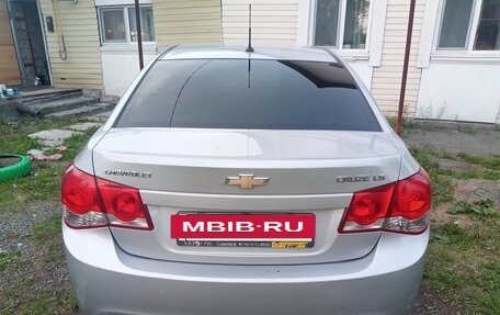 Chevrolet Cruze II, 2009 год, 500 000 рублей, 4 фотография