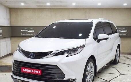 Toyota Sienna, 2022 год, 3 850 000 рублей, 1 фотография