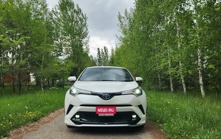 Toyota C-HR I рестайлинг, 2019 год, 2 150 000 рублей, 7 фотография