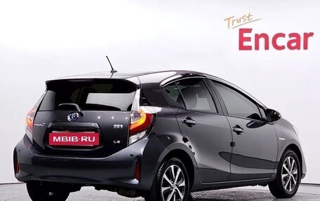 Toyota Prius c I, 2019 год, 1 570 000 рублей, 3 фотография