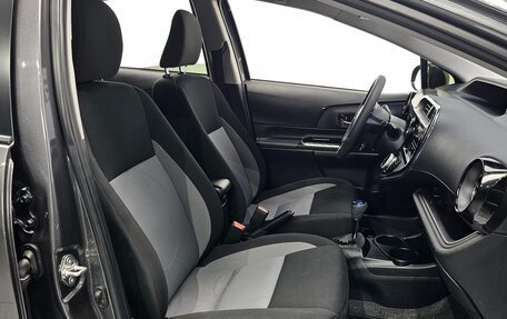 Toyota Prius c I, 2019 год, 1 570 000 рублей, 10 фотография