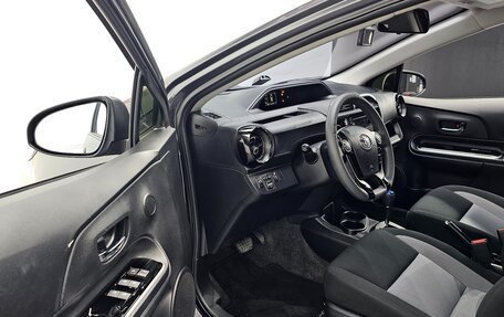 Toyota Prius c I, 2019 год, 1 570 000 рублей, 17 фотография