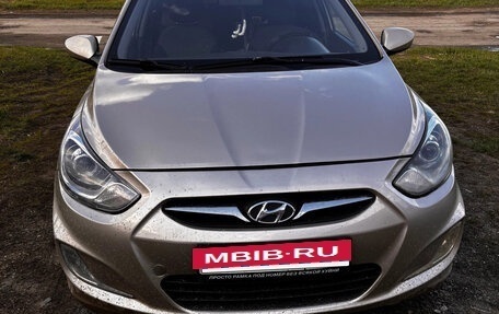 Hyundai Solaris II рестайлинг, 2013 год, 580 000 рублей, 3 фотография